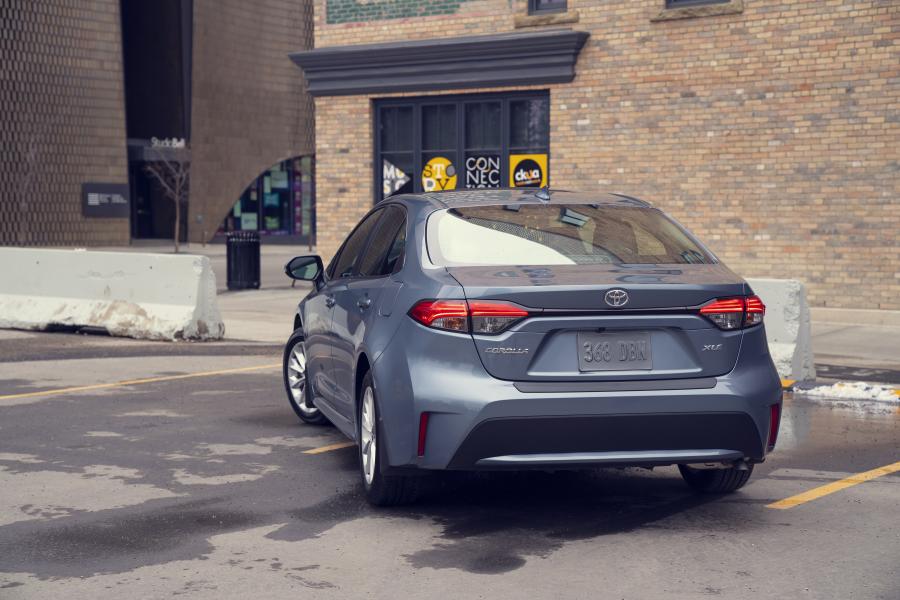  Toyota Corolla XLE Sedan 2019 года  (NA) (фото 28 из 40)